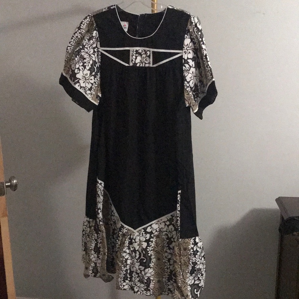 Vintage Karyl Kaye Hawaiian Mumu
